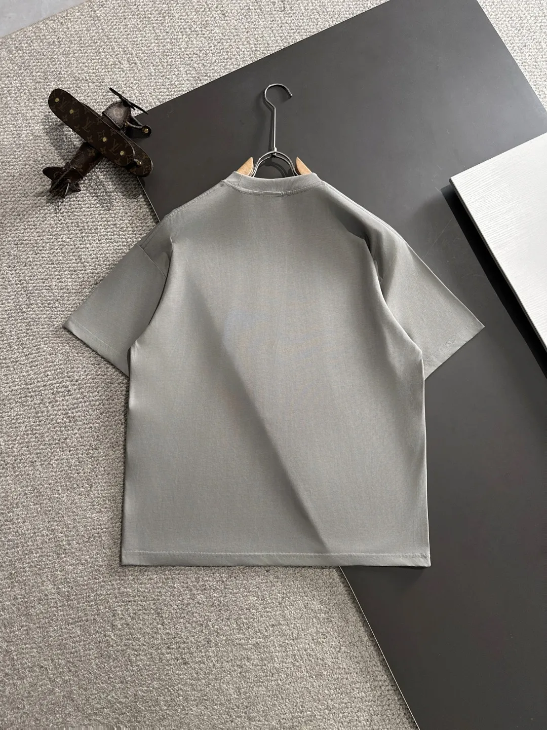 Next day shipping P460 Stone lsland/stone island high quality 2025 spring and summer new casual heavy industry suit exclusively developed by yb! High quality production! Imported custom-made fabrics for foreign orders, with high breathability and comfort, impeccable details, brand element design concept, delicate and soft feel! It presents a casual cut and the upper body shape is great! On sale simultaneously on the official website! From a high-end men's positioning brand, the low-key luxury taste is irresistible! Exquisite workmanship and impeccable quality! The overall style is simple, fashionable and timeless, fully meeting the requirements of stylish and tasteful dressing! Size: S-XXL